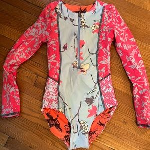 Girls Rash-guard reversible print swimsuit!